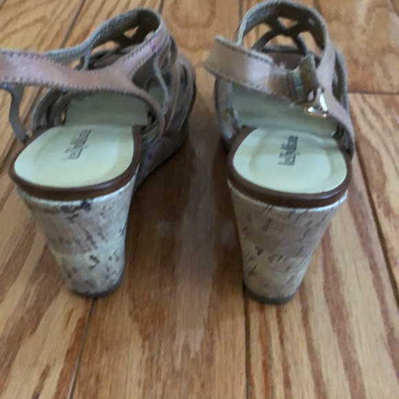 Sz 6 Kelly & Katie wedge sandal in excellent shape - Picture 6 of 8